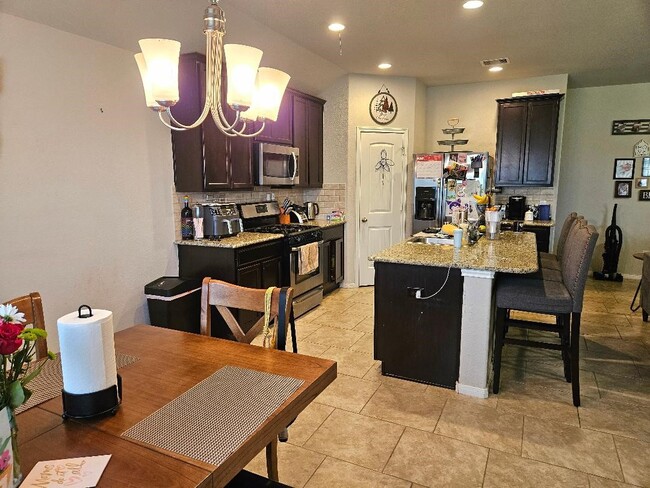 Building Photo - 9506 Green Maple Ct