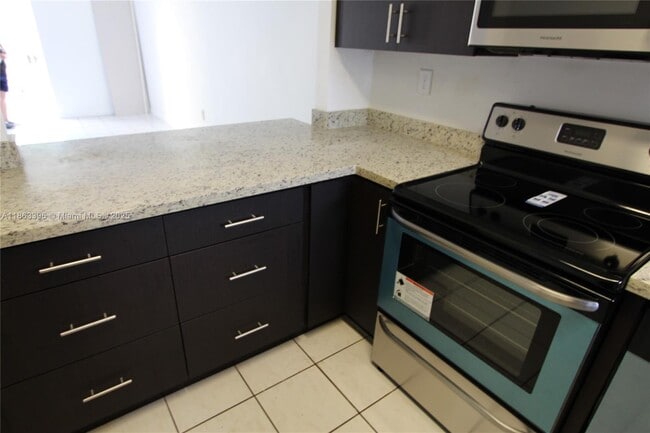 Building Photo - 2750 W 76th St
