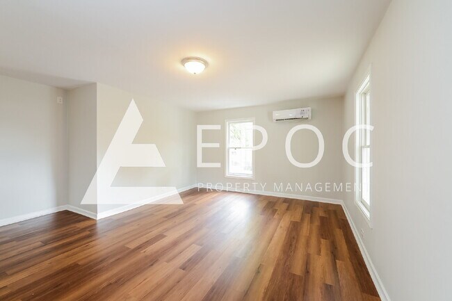 Building Photo - 615 Kivett St