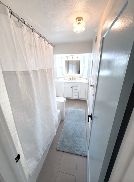 Building Photo - 5813 26th Ave N