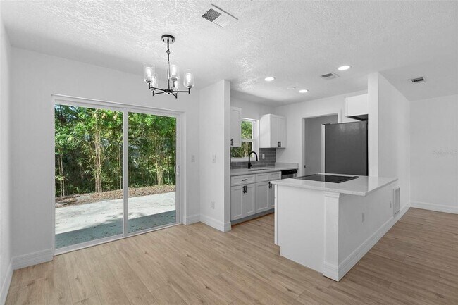 Building Photo - 2240 Conway Dr