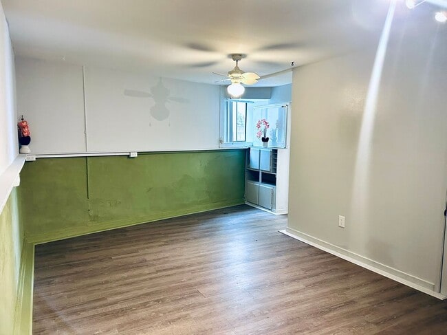 Building Photo - 25072 Alicia Dr
