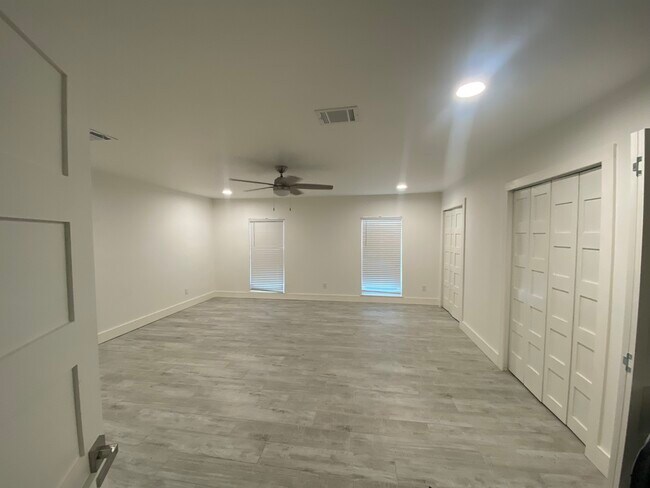 Building Photo - 4831 Wickview Ln