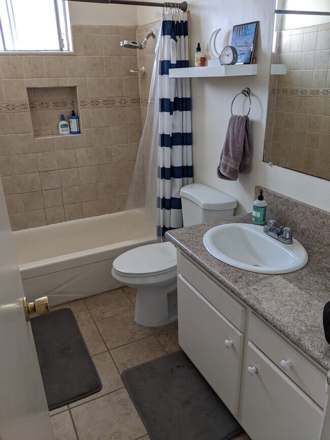 Building Photo - 1610 Barry Ave