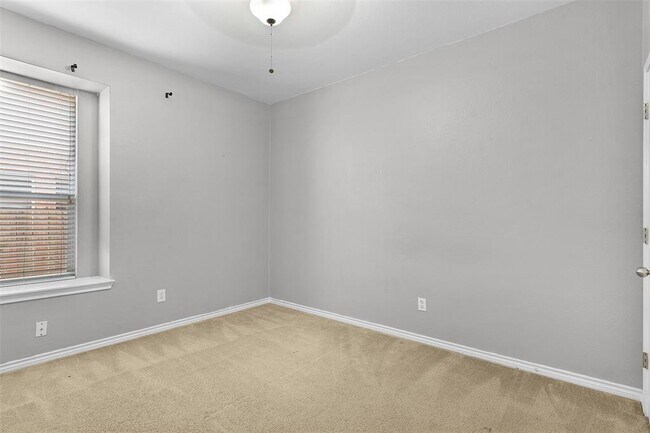 Building Photo - 2800 Mission Tejas Dr
