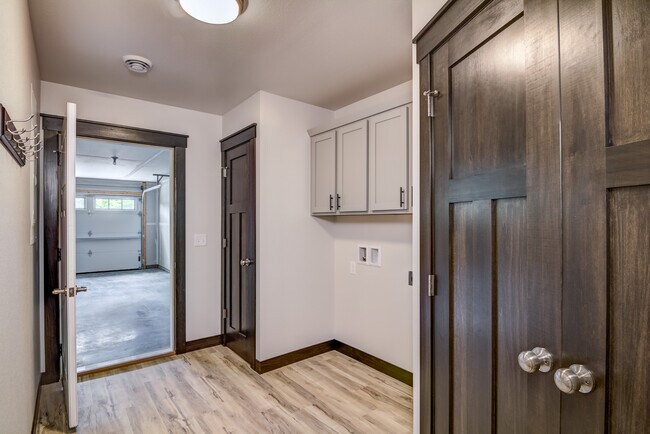 Building Photo - 1652 Hong St
