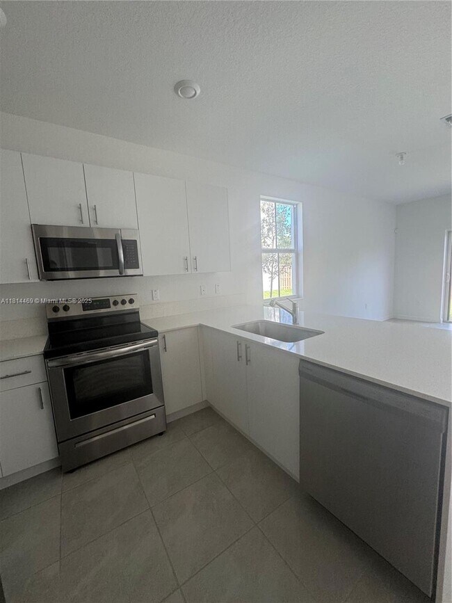 Building Photo - 11931 NW 47th Manor
