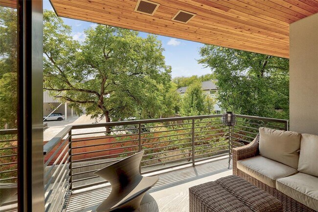 Building Photo - 1600 S 1st St