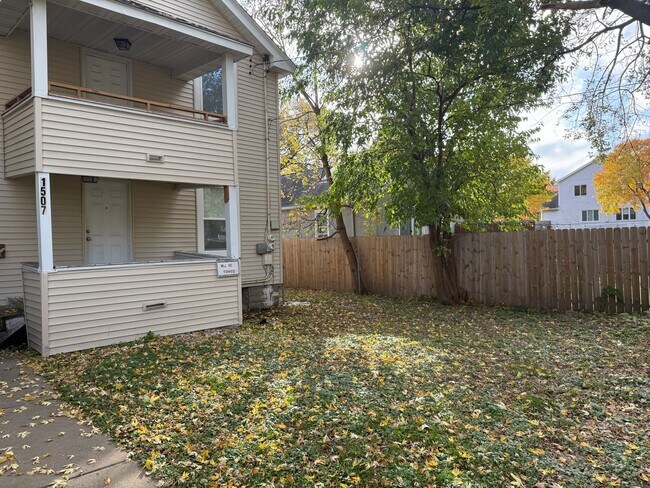 Building Photo - 1507 N Newton Ave