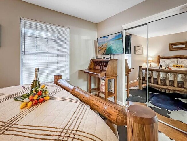 Building Photo - Adorable 1BR - Ground Entry Available FULLY FURNISHED