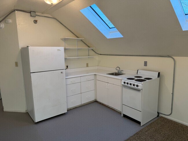 Building Photo - 863 G St