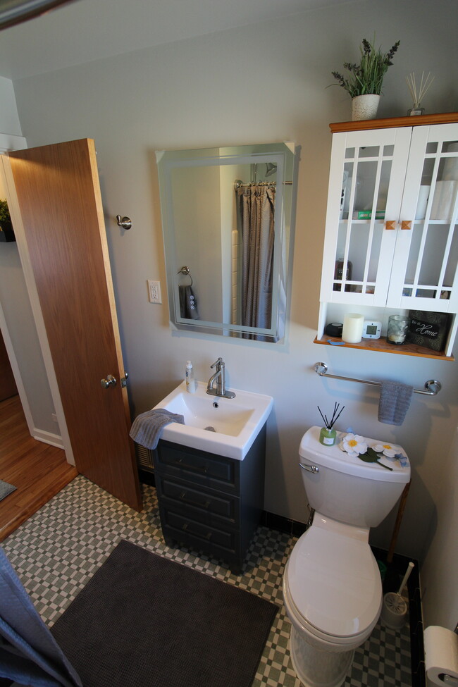 Bathroom - 3661 Arden Ave