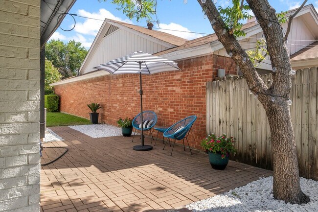 Building Photo - 408 Sycamore Ln