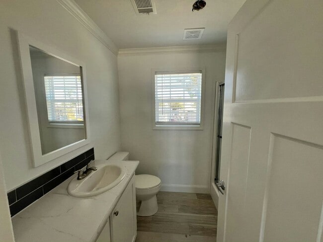 Building Photo - 16 Carl St