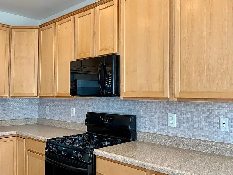 Kitchen - 410 Redland Blvd