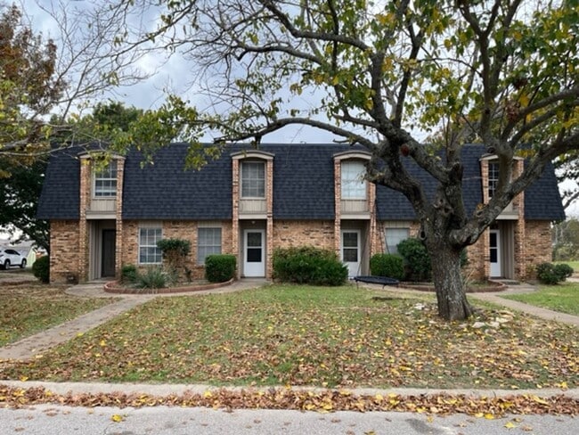 Building Photo - 110-116 Meadowview Drive