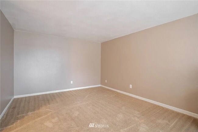 Building Photo - 3 Bed 2 Bath Graham Home w/ Beautiful Kitc...