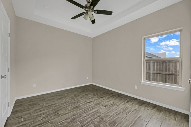 Building Photo - 1100 W Mahala Ave