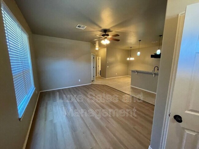 Building Photo - 1317 Garden Gate Dr
