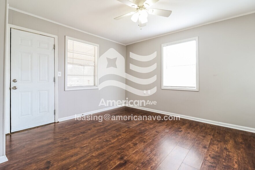 Building Photo - 3716 Sycamore St