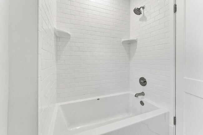 Building Photo - 601 E Delmar St