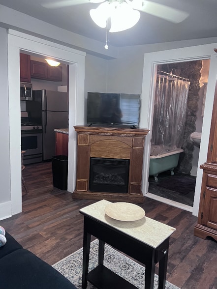 Building Photo - 322 Alix St