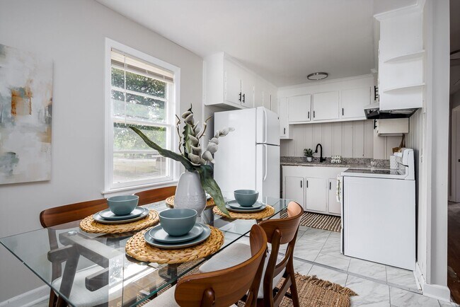 Building Photo - Charming 3-Bedroom Brick Home – Comfort, S...