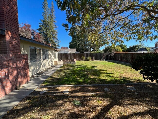Building Photo - 1536 Sheldon Dr