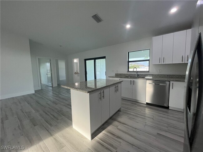 Building Photo - 609 NW 37th Ave