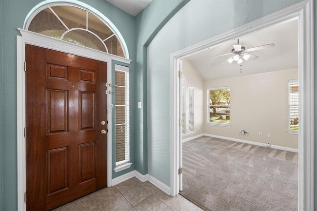 Building Photo - 10409 Yellowstone Dr