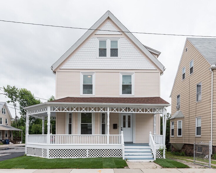 Building Photo - 58 Saunders St