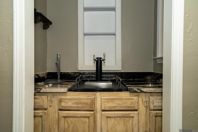 Building Photo - 3736 Sessions Dr