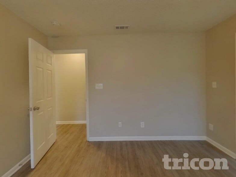 Building Photo - 6027 Running Deer Rd