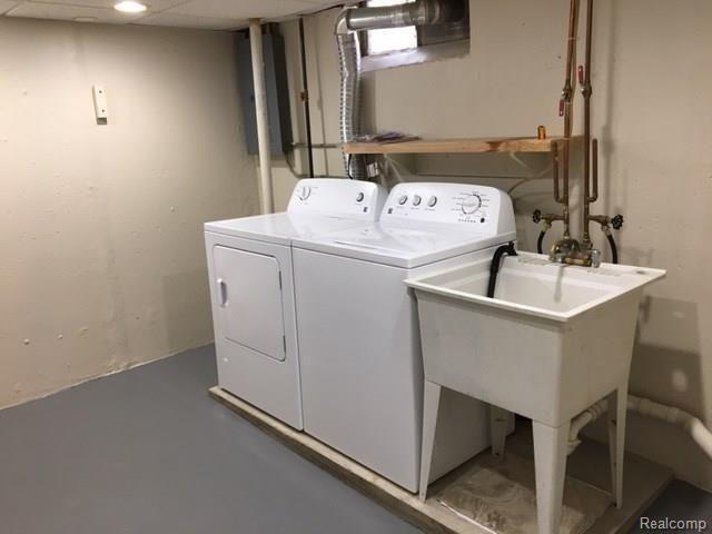 Building Photo - 24704 Willowby Ave