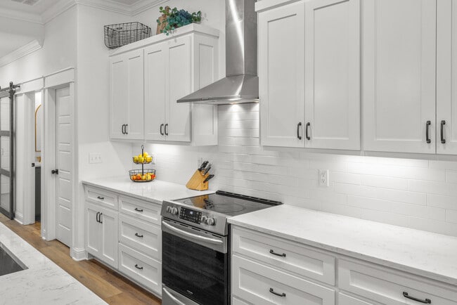 Building Photo - 27 Duxford Cir