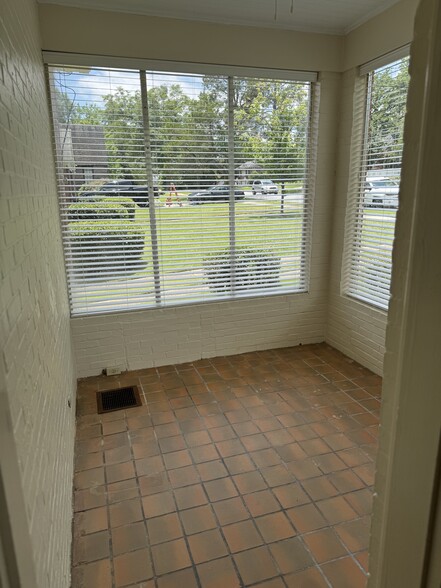 Sunroom - 1520 Hilton Ave