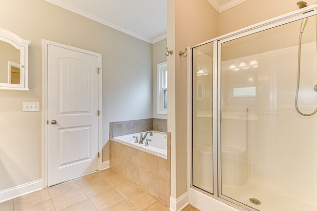 Building Photo - 4116 Chastain Dr