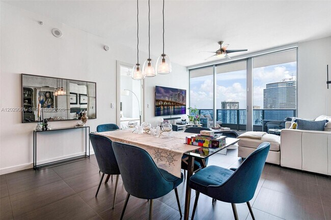 Building Photo - 200 Biscayne Blvd Way