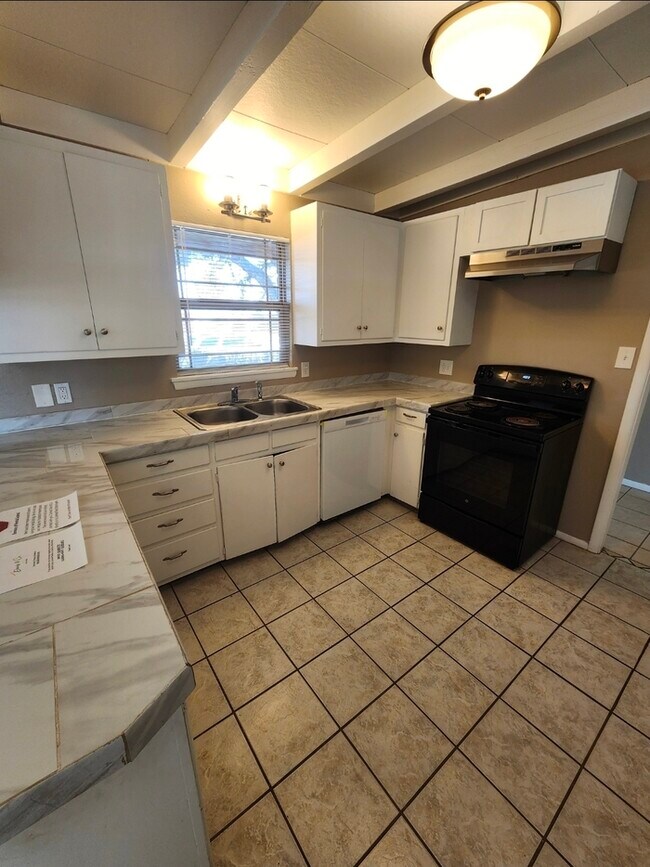 Building Photo - 3 bed 2 bath with 1 car carport