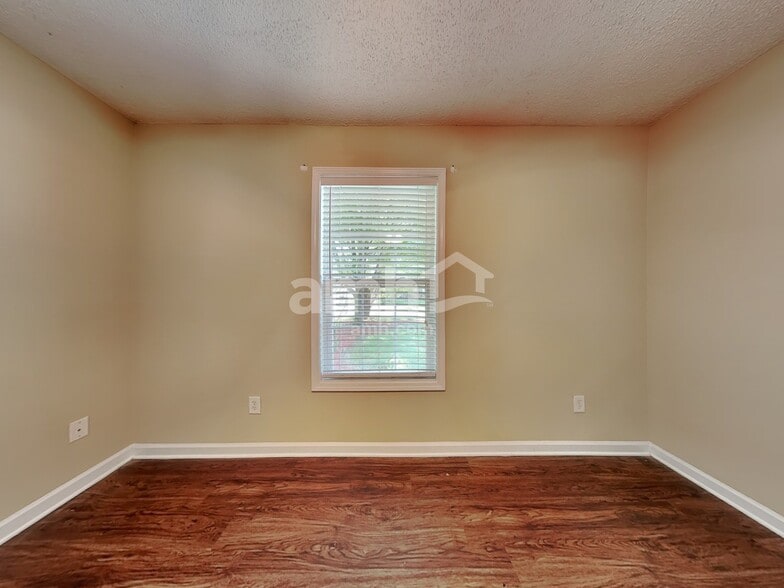 Building Photo - 213 Fiddlers Knoll Ct