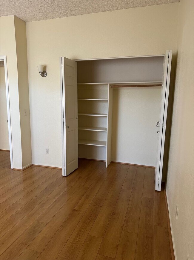 Building Photo - Spacious Remodeled 2 Bed/2Bath Condo!