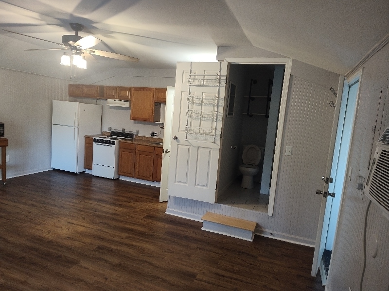 Building Photo - 683 Carlouetta Rd