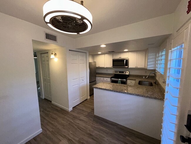 Building Photo - 9831 S 48th Way