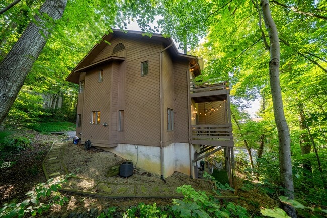 Building Photo - 305 Piney Mountain Dr