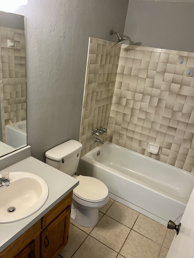 Building Photo - 2321 SW 31st Pl