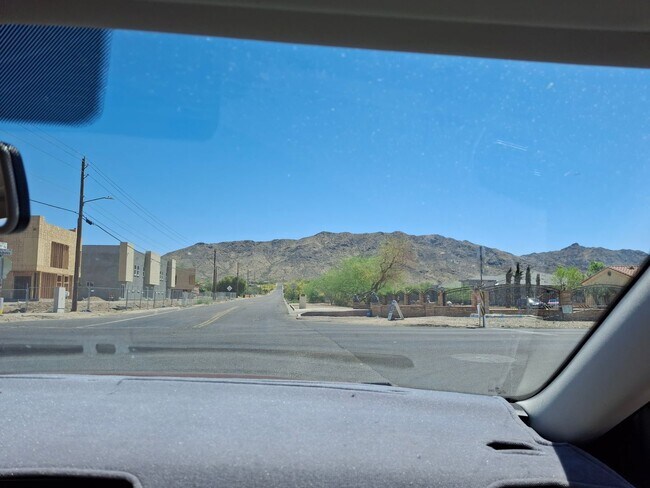 Building Photo - NEWER BUILD IN BEAUTIFUL GATED PHOENIX COMMUNITY!
