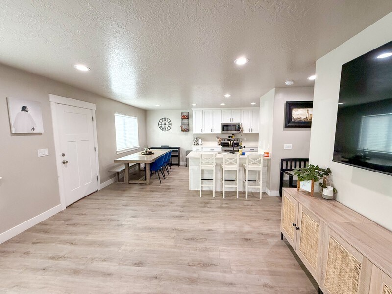 Building Photo - 616 E 625 S