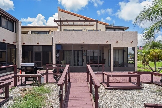 Building Photo - 2587 Cyprus Dr