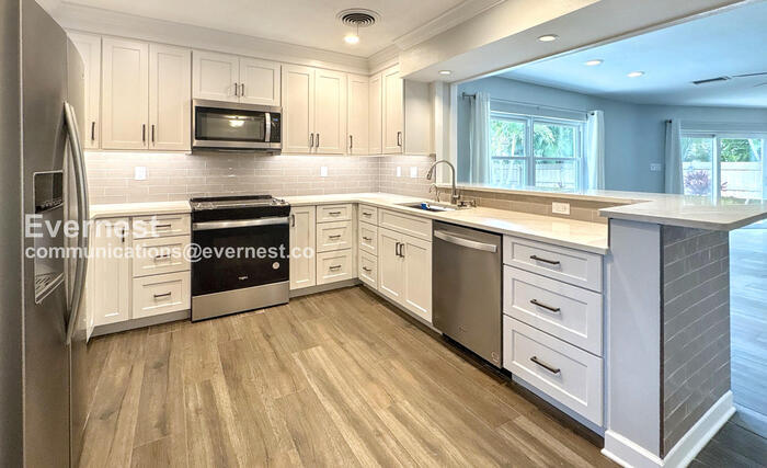 Building Photo - 111 Carlyle Dr