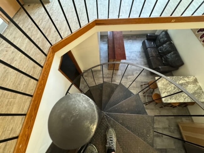 Building Photo - 408